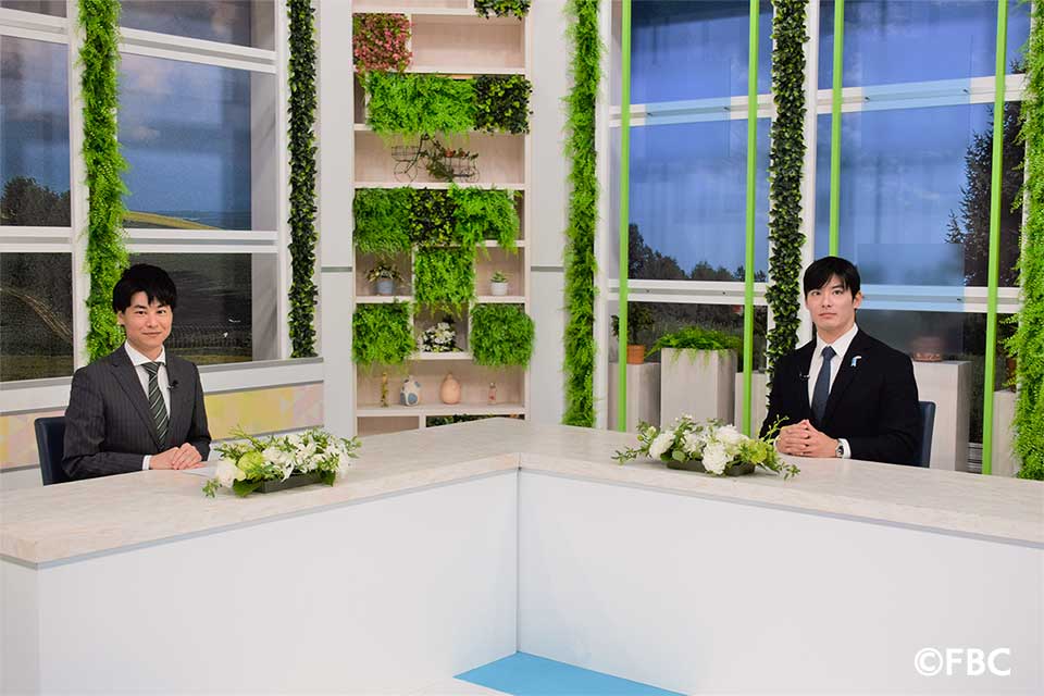 坂本優太アナウンサー（左）と石田嵩人福井県知事（右）の対談写真