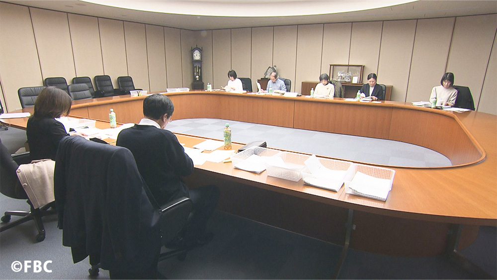 作文部門の審査の様子