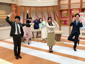 【福島テレビ・テレポートプラス】みんなで思い思いの「４」のポーズ（個性があふれていますね）