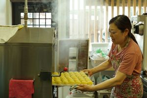 出来立てほやほやの「粟饅頭」。