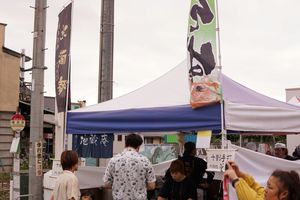 悩んだ末、「地蔵庵」小坂村と幟に書かれた店へ…。