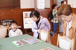 地元に住んでいても「中は初めて」「2回目」という方と一緒に見学へ。