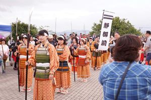 静御前も、観月台に到着。最後は一緒に行列で歩く。