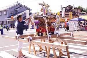 鏡石駅から少し離れた所に、お神輿が！