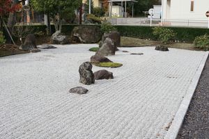 寺にある庭園のよう…。