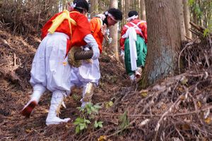 太刀が重く、バランスもとりづらく、余計体に堪える。