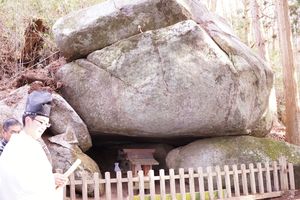 更に進むと、”神社”がある。