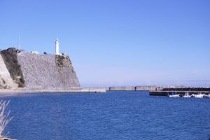 豊間海岸側から望む塩屋埼灯台。今年で120周年だ。