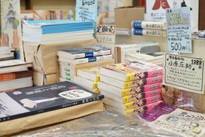 書店入口には、地元関連の書籍が…。地域の良さを新たに発見しそうだ。