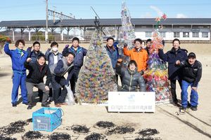 撤去作業をしていた商工会青年部の皆さん。町の盛り上げ役を担っている。