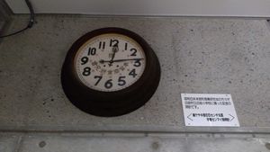こちらは昭和5（1930）年に白岩小に贈られたゼンマイ時計。これはオートマタの展示物ではない。