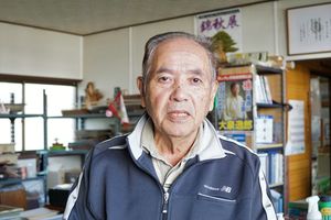 さつき盆栽専門店の御主人。店を開いて40年以上になる。