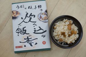 うにも加わった「炊き込みご飯の素」は、以前から売られていた（2合炊き1200円、3合炊き1500円。税別）