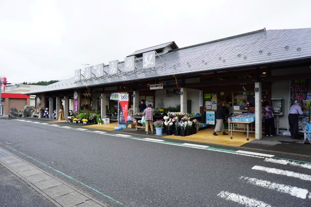 古殿町の道の駅。新鮮な農産物や加工品も販売されている。