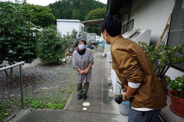 道の駅にポポーをおさめている農家の方。