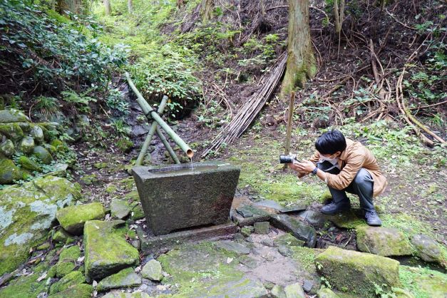 山の奥から湧いた水をひいている。