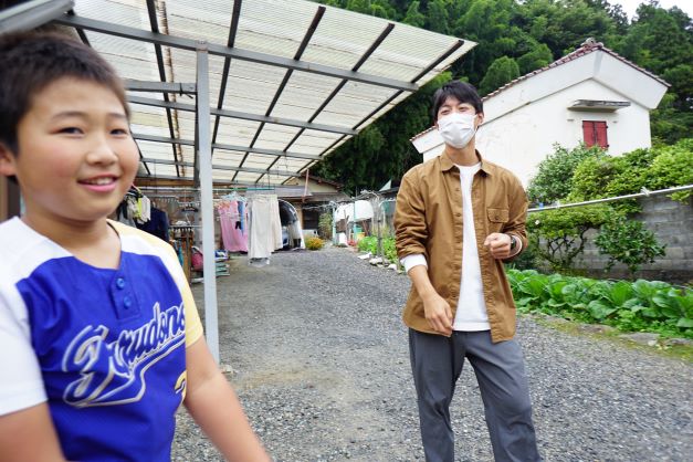 少年お勧めは「せや菓子店のチョコレートケーキ」。