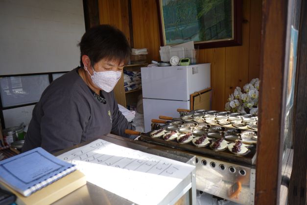 原価高騰で10円値上げして、130円。餡子は減らさない。