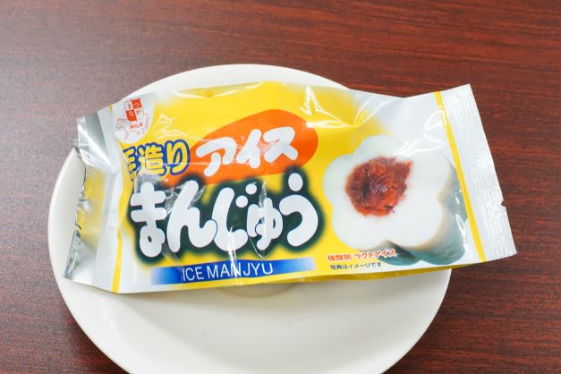 これが南相馬市名物「手作りアイスまんじゅう」。