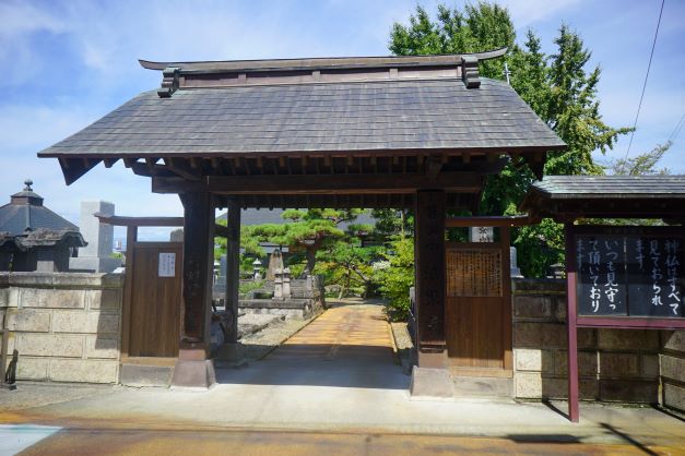 曹洞宗虚空山法界寺。永享10（1438）年開山との事。