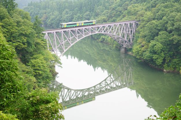 ここが水面に全車両が映るぎりぎりのところ。