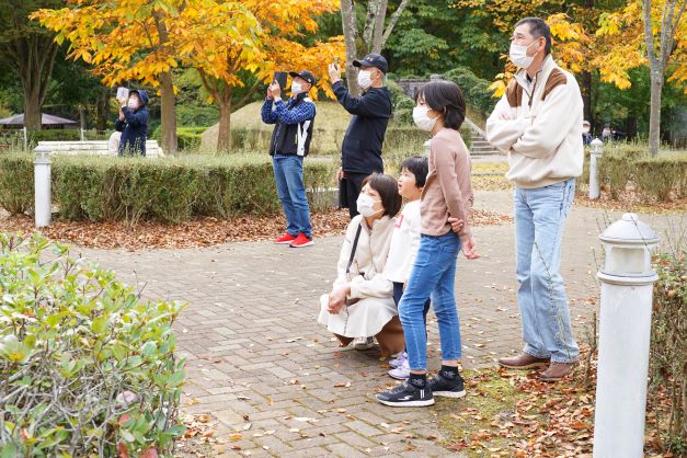 家族もからくりを見守る。