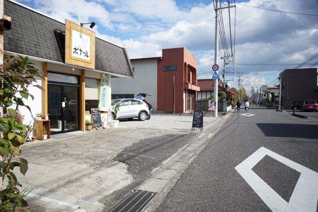 ボナールは、鏡石駅から徒歩5分ほど。