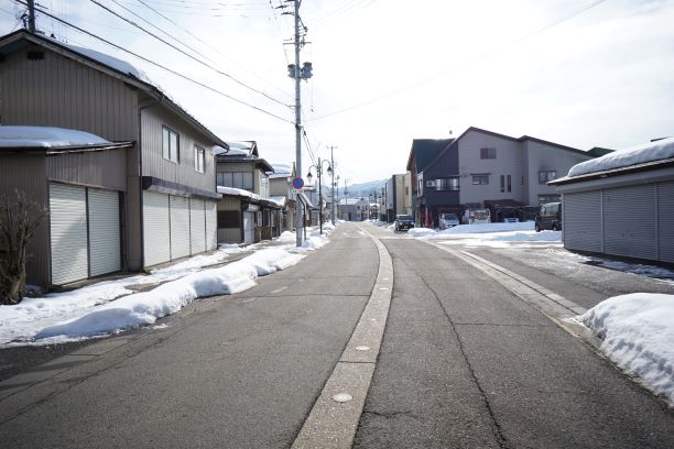 道路の一部は、雪を融かす為の水が出る仕組み。