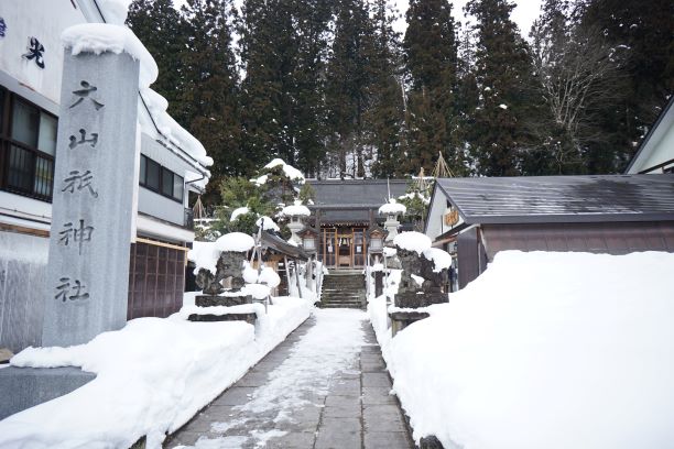 平安時代に建立されたと言われる大山祇神社（遥拝殿入口）。