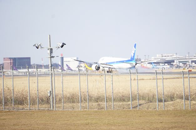 車輪の白煙も、着陸時ならでは。