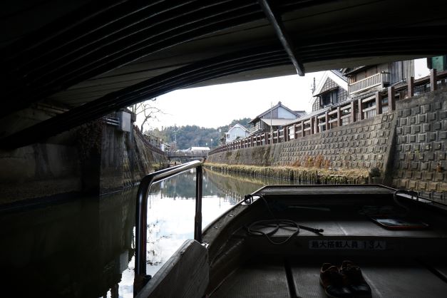 水位によって、橋までの高さが変わる。