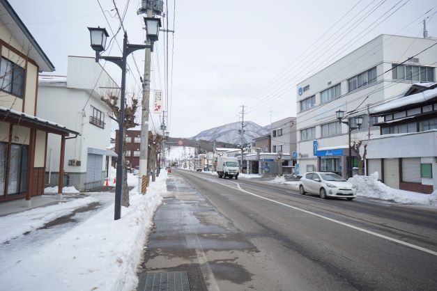 町中は、歩道に雪が積もっていた。