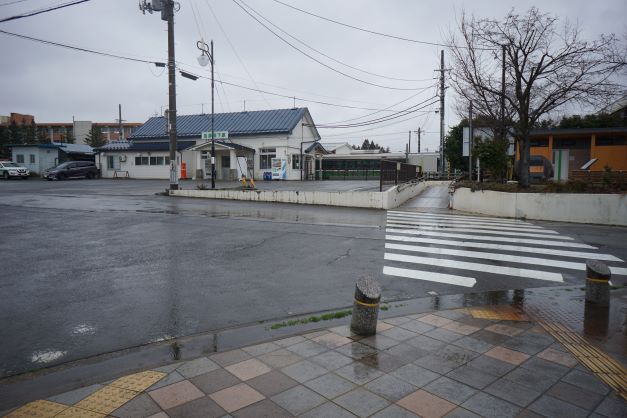 JR只見線の会津坂下駅前。