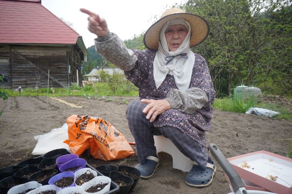 「この集落では、うちが一番家族が多いの。」