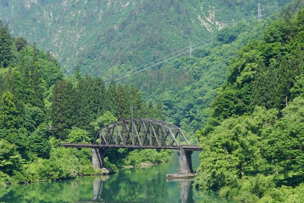 この画像だと上の送電線を出来るだけ外したいらしい。