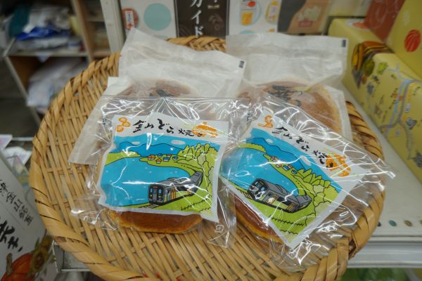 こちらが加藤商店自慢の和菓子2種。