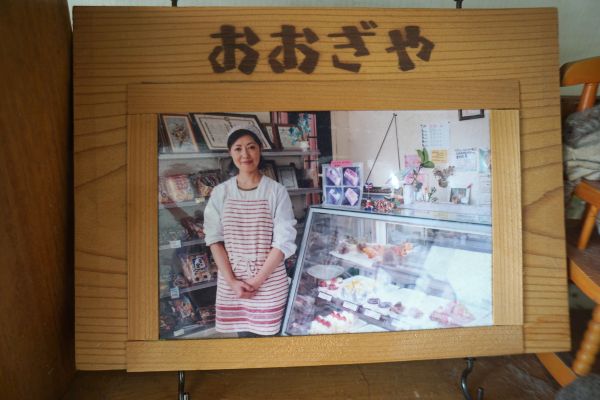 店主の昔の写真がさり気なく飾ってある。