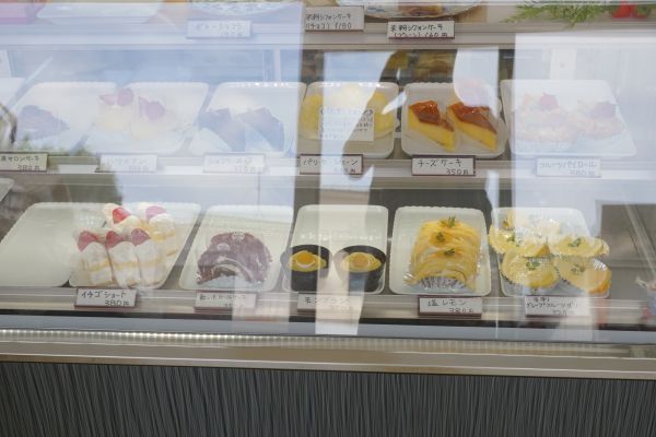 所謂ケーキやゼリーも、普通に販売。