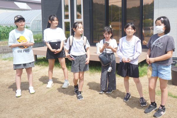 小学生達が集まって向かったところでは…