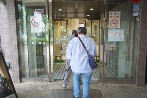 午前9時、開館と同時に展望室へ。