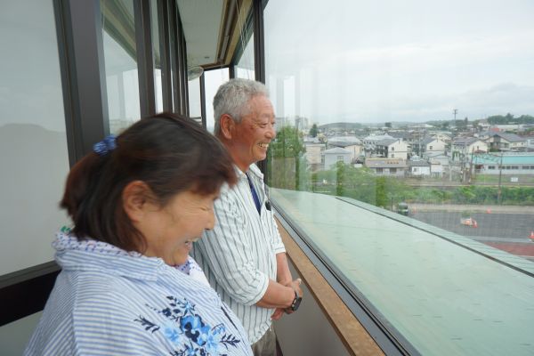 ご夫婦も笑顔で鑑賞。
