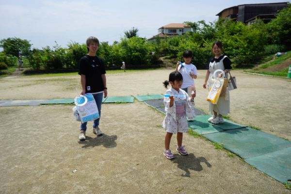 こちらに手を振って下さった親子。