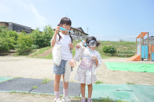 お姉さんが綺麗に飛ばす。