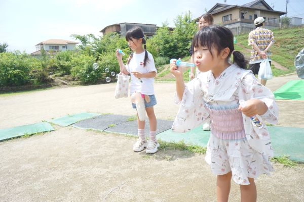 妹さんも吹いてみるが…