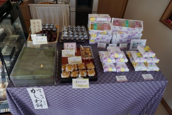 「じっちゃんだんご」は初代が「じっちゃん」と呼ばれていた事に由来。