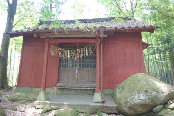 牛乳山の由来にもなった、酥を献上した人物を祀る社。