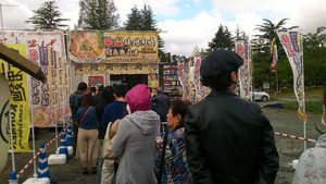 福島ラーメン組っ！…のブース前。開店10分余りで列が出来ていた。