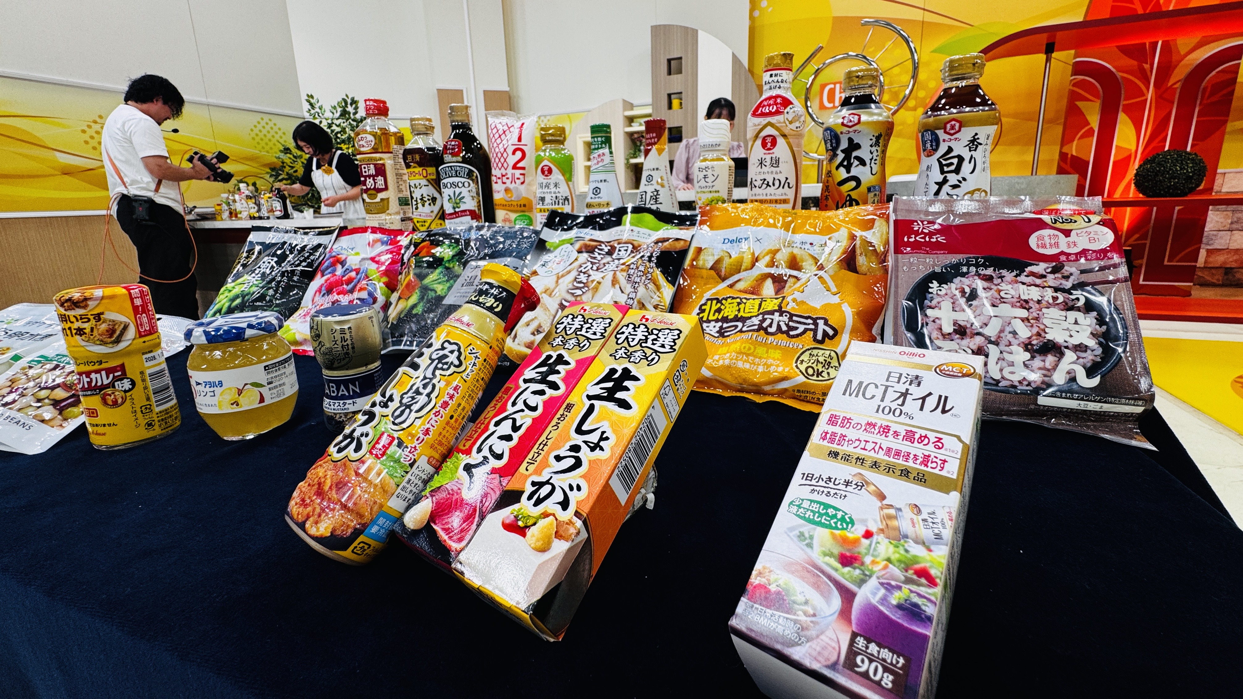 【写真】料理に使う調味料や食材の一部は参加者全員にプレゼント