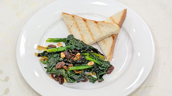 『冬野菜レシピ』松の実＆レーズンで【ほうれん草のシチリア風ソテー】