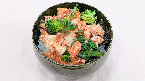 『新生活応援!パパっと作れるごはん』魚の栄養まるごと!【魚のキムチ和え丼】